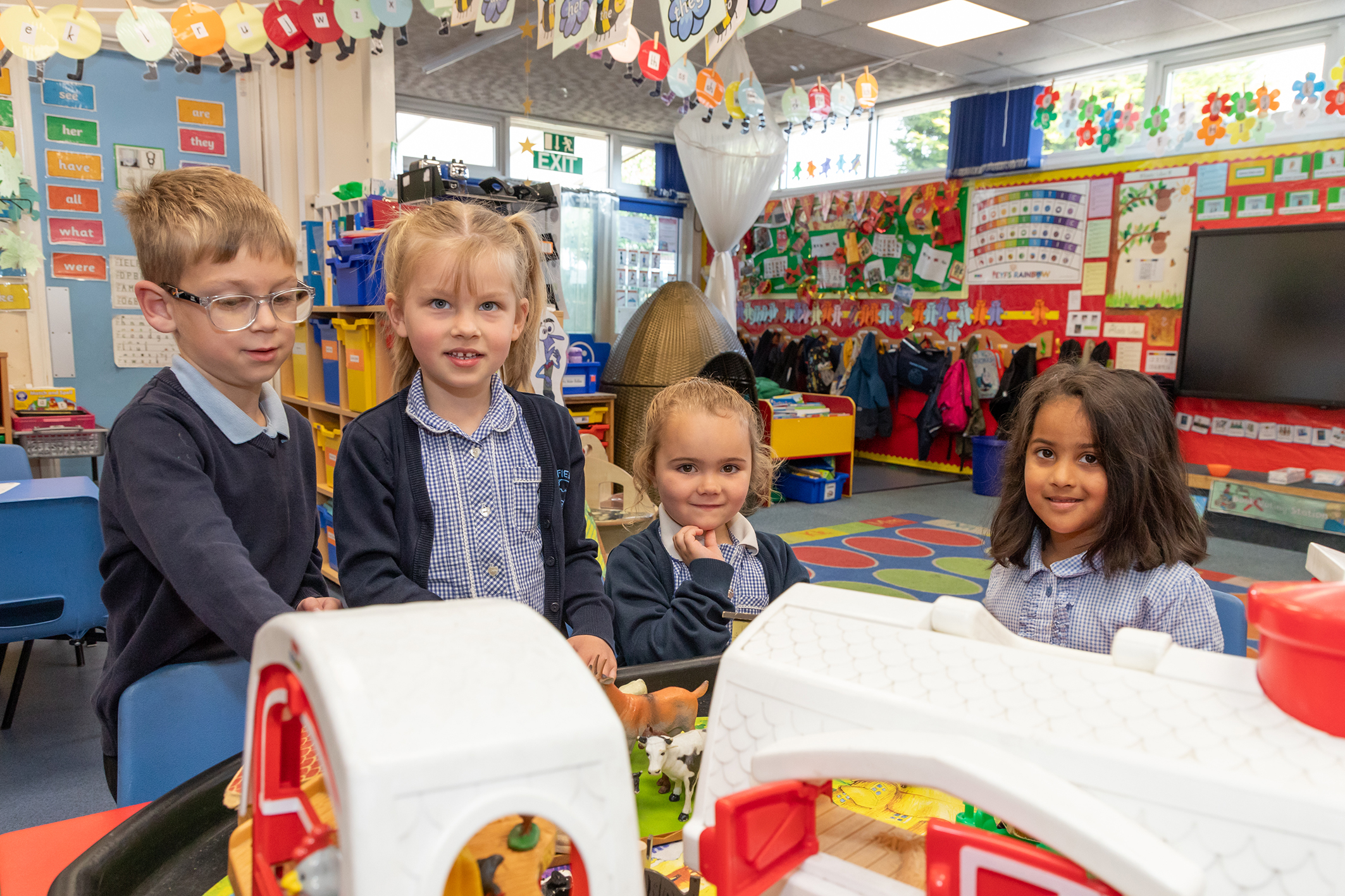 children reading at fairfield eyfs